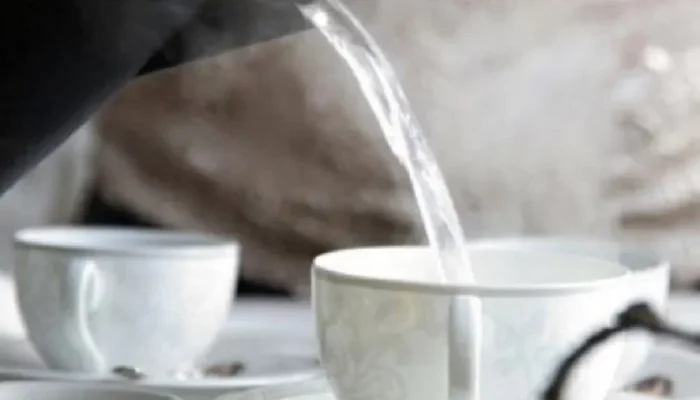 Efek Samping Minum Air Hangat Berlebihan Menurut Ahli