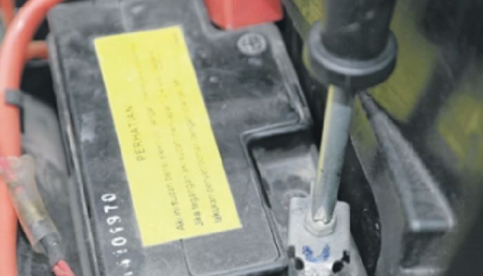 Perbedaan Aki Basah dan Aki Kering: Mana yang Lebih Baik untuk Motor Kamu?