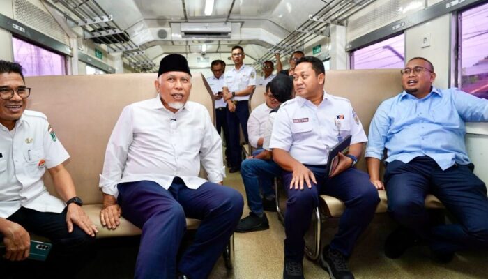 Naik Kereta Bersama, Andre Rosiade, PT KAI dan Gubernur Sumbar Matangkan Rencana Commuter Line Padang
