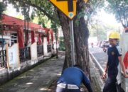 Minimalisir Kecelakaan, Dishub Padang Pasang Rambu Lalin di KIS Mangunsakoro