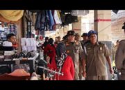 Satpol PP Kota Padang Awasi PKL yang masih Membandel Jualan di Lokasi Terlarang