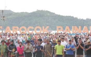 HPSN 2026: Wabup Pessel Pimpin Aksi Korve di Pantai Carocok Painan