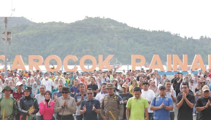 HPSN 2026: Wabup Pessel Pimpin Aksi Korve di Pantai Carocok Painan