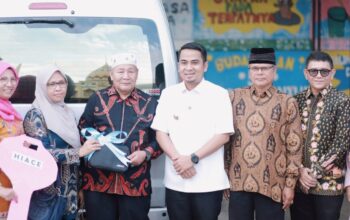 SMPN 1 Kota Solok Dapat Hibah Mobil dari Anggota DPR RI Willy Aditia
