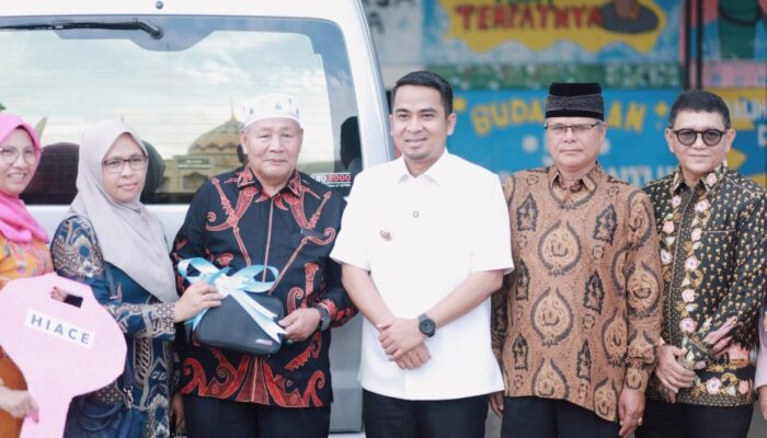 SMPN 1 Kota Solok Dapat Hibah Mobil dari Anggota DPR RI Willy Aditia
