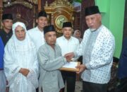 Temui Warga Salareh Aia, Gubernur Salurkan Bantuan dan Tegaskan Komitmen Pemulihan Pascabanjir