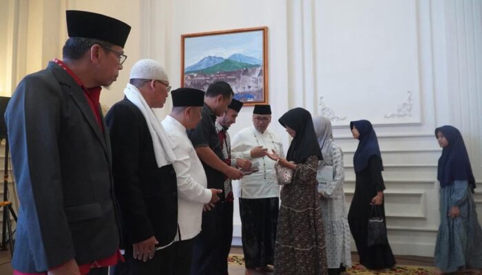 Senyum Bahagia Anak Yatim di Kota Serambi Mekah: Bukber Bareng Wako, Pulang Bawa Bingkisan 