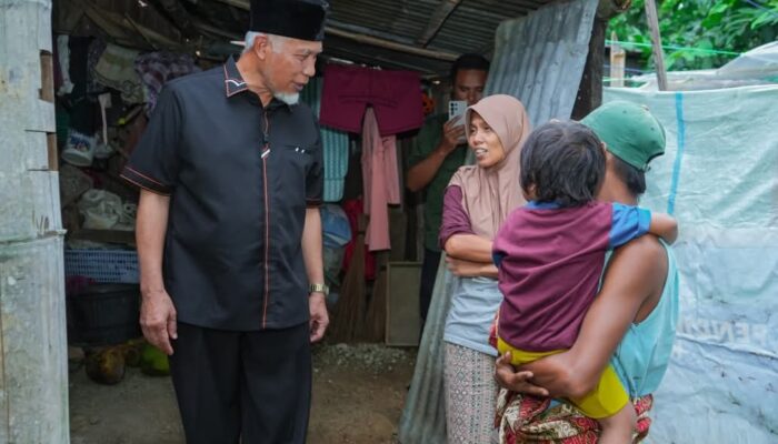 Rumah Peninggalan Suami Sudah Lapuk, Pemprov Sumbar Bantu Rehab Hunian Darnis di Paninggahan