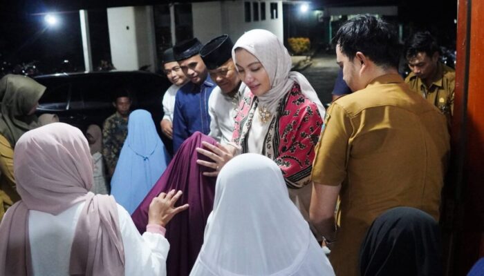 Bupati Annisa Minta Doa Ratusan Anak Yatim untuk Membangun Dharmasraya Lebih Baik dan Maju