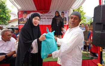 Bagi 1.000 Paket Sembako di Rawang, Andre Rosiade Pastikan Penanggulangan Banjir Dikerjakan Pemerintah Pusat