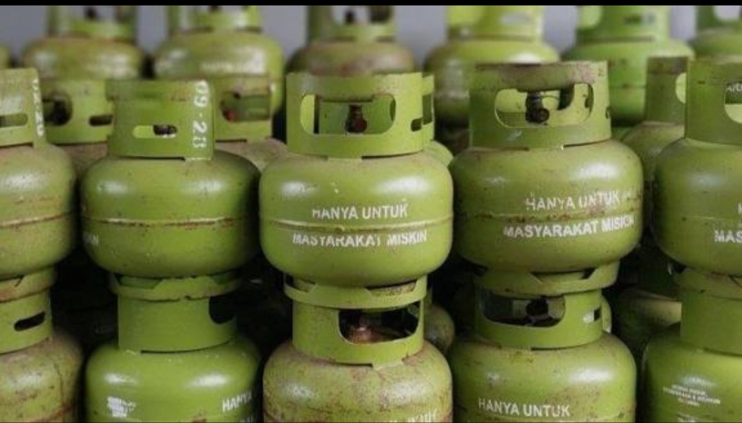 DISTRUBUSI PENJUALAN LPG 3 KG- Penjabat Sekda Dharmasraya, Jasman menegaskan bahwa pemerintah daerah tidak akan mentolerir penyimpangan distribusi LPG bersubsidi. Apalagi jika ditemukan agen atau pangkalan menjual jatah masyarakat Kabupaten Dharmaraya itu ke luar wilayah.