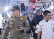 Tertibkan Kawasan Pasar Raya Padang, Disdag dan Satpol PP Sampaikan Perwako kepada Pedagang Toko