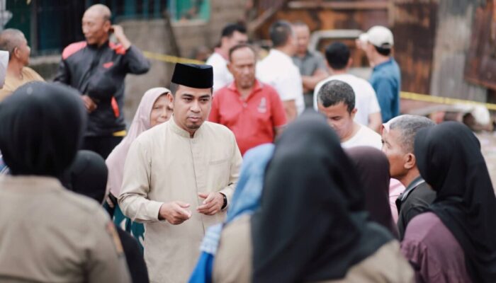 Korban Kebakaran di Simpang Rumbio Terima Bantuan, Wako Solok Ingatkan Warga Lebih Waspada