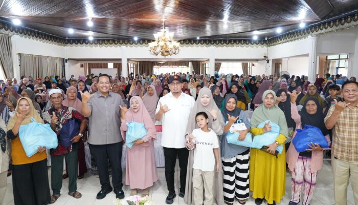 Andre Rosiade Kembali Salurkan 5.000 Paket Sembako di Kota Pariaman, Ringankan Beban Warga awal Ramadhan