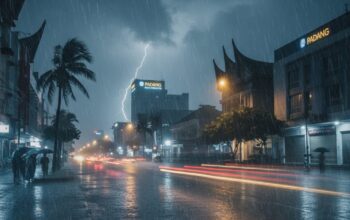Info Cuaca BMKG, Hujan Lebat Disertai Petir Landa Wilayah Sumbar Sabtu Malam Ini