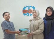 Komunitas Padang Kuno Sedekah Buku untuk LPM Gema Justisia Unand